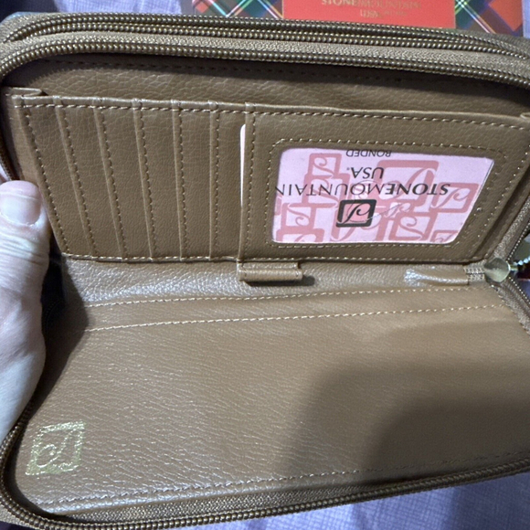 Stone Mountain bonded Leather NWT MSRP $68 Elephant Tan - Picture 5 of 6